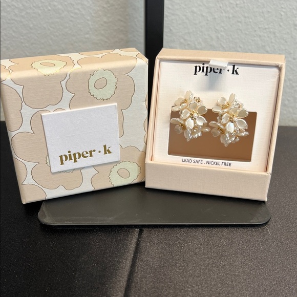 Piper K | Floral Hoop Earrings ✨ - Picture 1 of 7